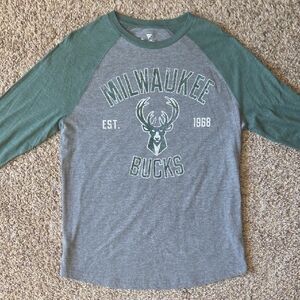 *NEVER WORN* Milwaukee Bucks Fanatics Raglan Long Sleeve Tee - Men’s Large
